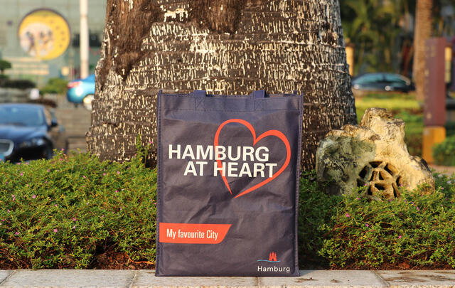PP non-woven bag 30 x 38h x 7cm image